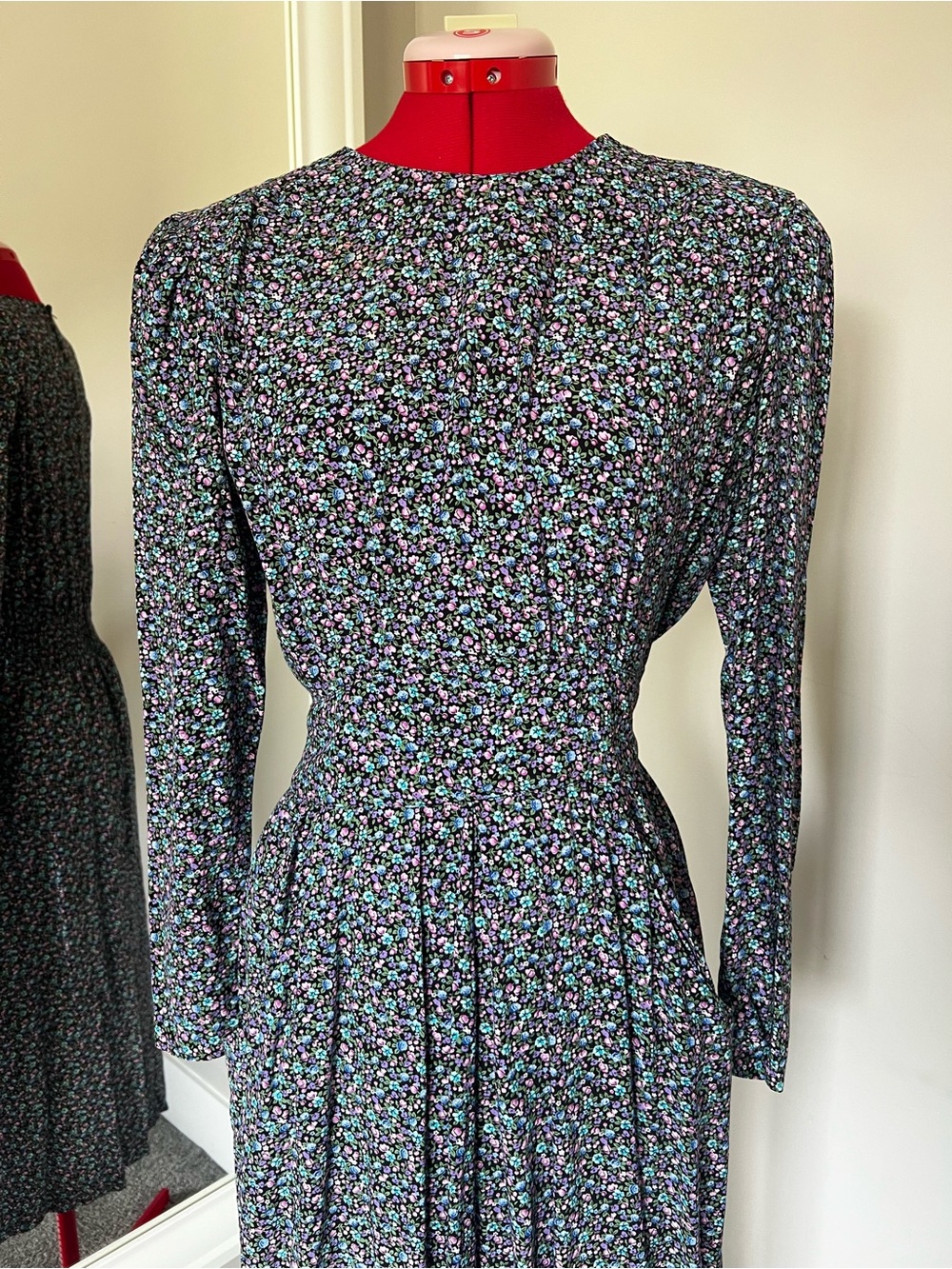 Vintage-Inspired Floral Midi Dress in Black and Multicolor - Picture 2 of 12